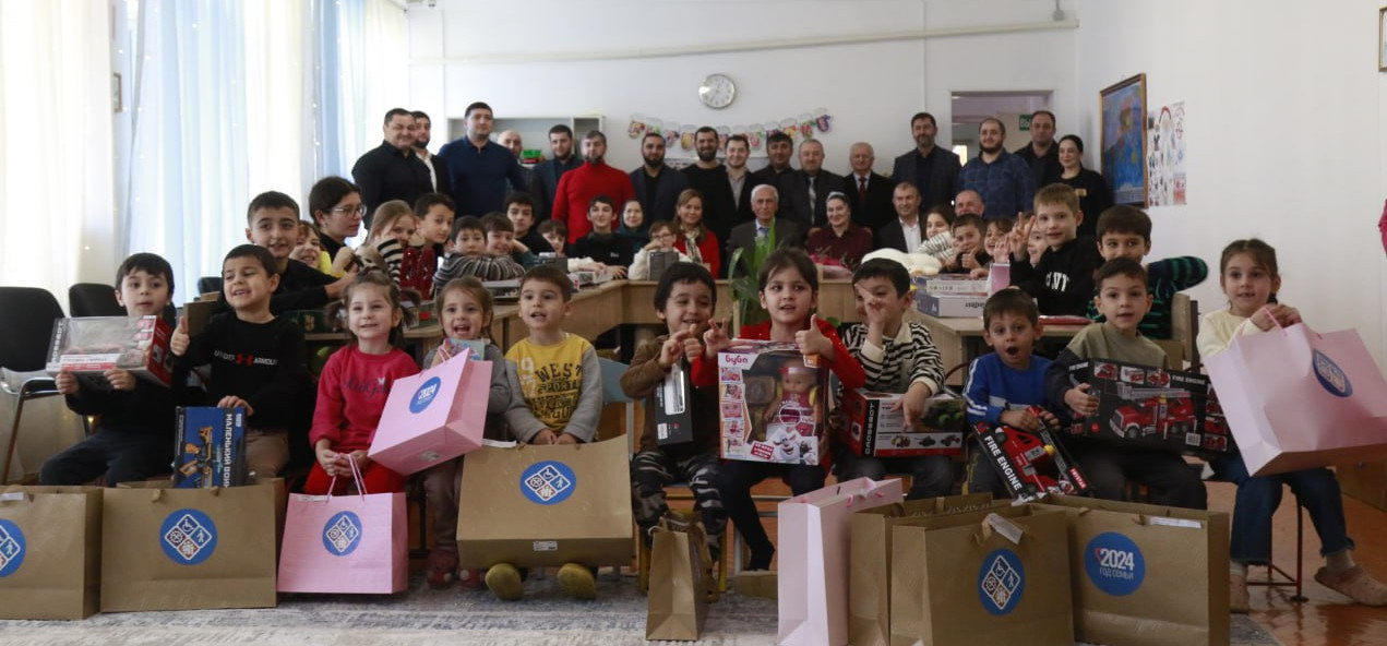 Аппарат Минтруда Дагестана доставил подарки воспитанникам реабилитационного центра в рамках акции Елка желаний